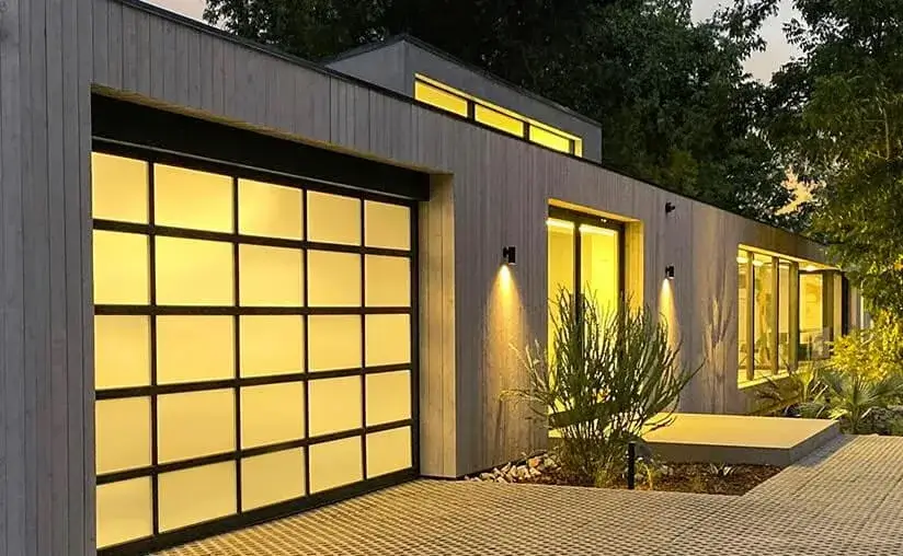 avante-av-frosted-black-night-garage-door