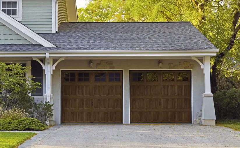 bridgeport-design-narrow-sq22-window-walnut-garage-door