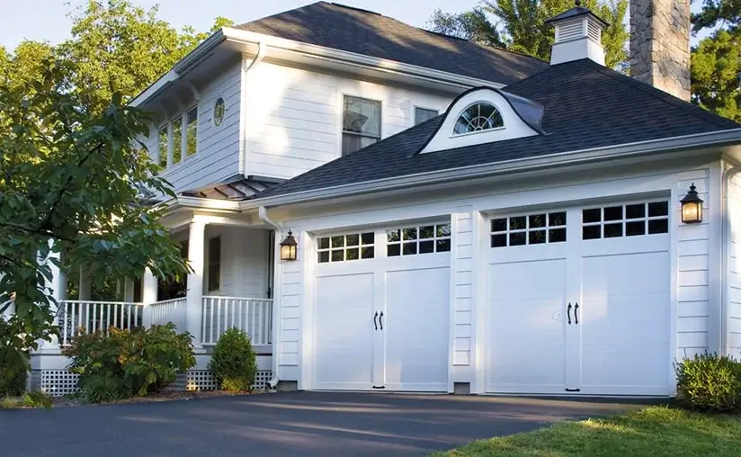 coachman-design11-sq24-window-white-white-garage-door